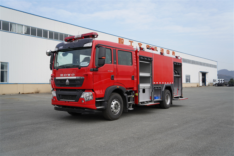 【汉成牌】重汽豪沃8吨水罐消防车