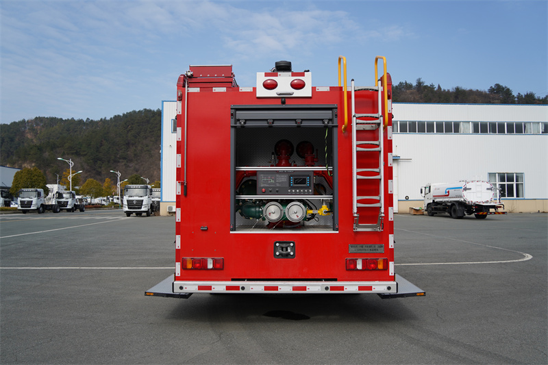 【汉成牌】重汽豪沃12吨泡沫消防车