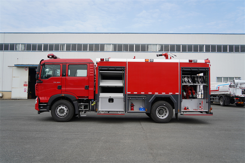 【汉成牌】重汽豪沃8吨水罐消防车