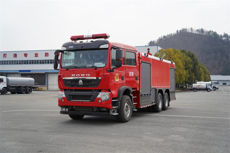【汉成牌】重汽豪沃12吨泡沫消防车