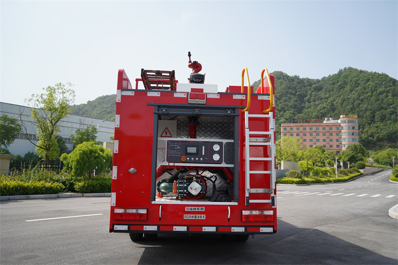 【汉成牌】东风多利卡2吨水罐消防车
