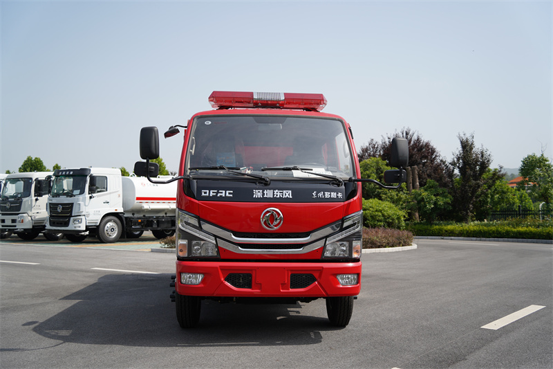 【汉成牌】东风多利卡2吨水罐消防车