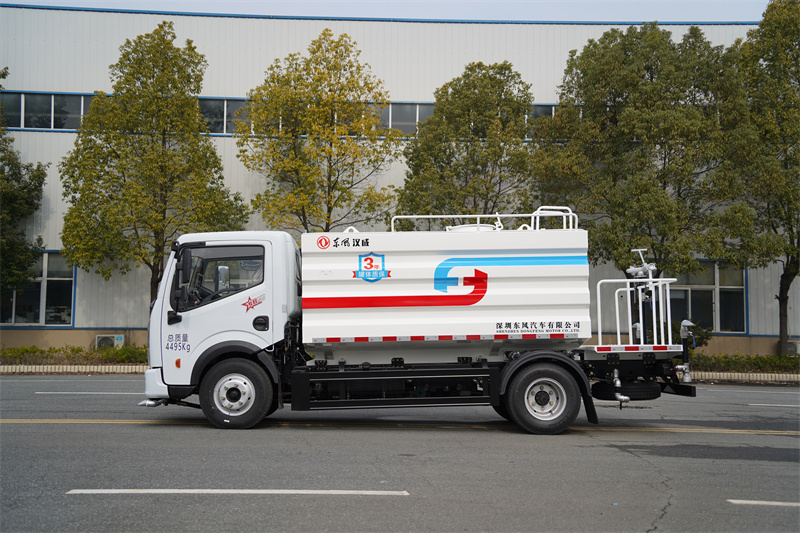 东风股份K6蓝牌洒水车 7方（燃油车）