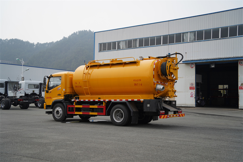 【汉成牌】东风股份D6清洗吸污车 3.5方清水罐+7方污水罐