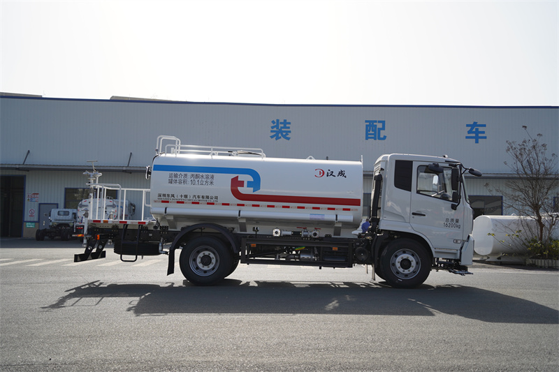 【汉成牌】东风天锦VR-180马力洒水车 13方（燃油车）